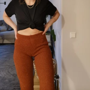 Byxor zara  - frakt tillkommer. Skickas inom 5 dagar efter mottagen betalning 