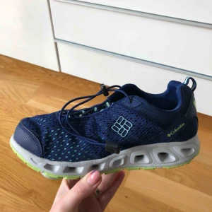  - Lätta Columbia Techlite gympaskor •Knappt använda, jättebra skick •Storlek 37(23 cm) 125 kr 🚫 Djurfritt och rökfritt hem 📍Kan mötes upp i Mölnlycke/Göteborg eller 📬Kan skickas mot fraktkostnad(63 kr-skicka lätt)