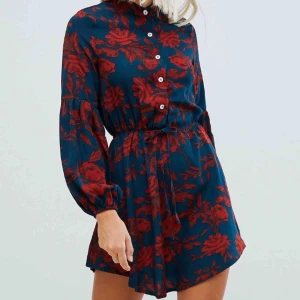  - Worn couple times, i have long hair and I don’t feel like it suits this dress. That’s why i wanna sell it. Could feel nicely on a size 40 as well. 