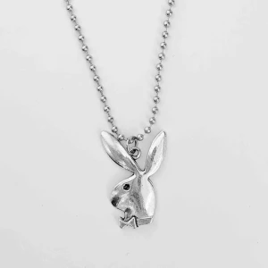  - Superfint playboy halsband med ball chain, frakten ingår i priset!🐇⛓🤍