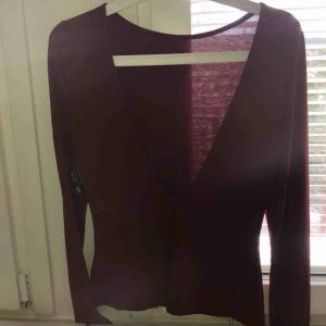  - Tröja från Nelly. Storlek xs. Oanvänd.