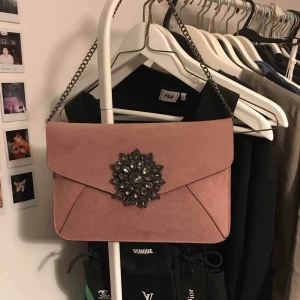  - Jättefin rosa axelväska! Helt ny och oanvänd.  200kr + frakt🌷 Hör av dig om du har några frågor💗