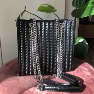  - Väska i nyskick, använd ett fåtal gånger 🌹 50 kr frakt