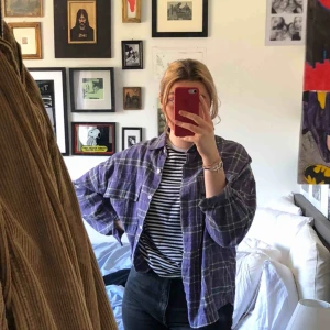  - Roligt plagg att ha i garderoben! Skjortan är köpt från ByAnastasia men går inte längre att köpa där, superduperbra skick;)