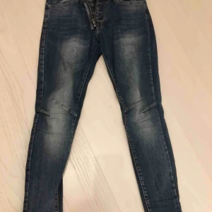  - Jeans storlek xs