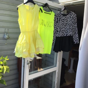 Summer dressed - Sizes are xs but fits also small and medium. For Sommer.Green is 69,black 119and yellow 99.