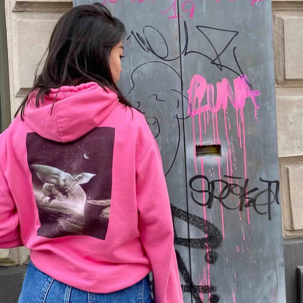 Rosa hoodie med coolt tryck från UF företaget Le Futur! . Hoodies.