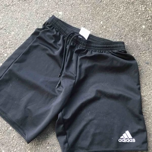  - 💙💙Skriv privat för mer info om plagget. Frakten är oftast 63kr med postkort skicka lätt men om det är mindre plagg=billigare. Är öppen för byte. Paketpris går att fixa!! Tveka inte att höra av er vid frågor!! 🥰🥰🥰