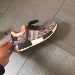  - Adidas Nmd skor svänga fåtal gånger , inte slitna . Köptes för 1999kr förra året på footlocker 