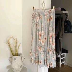  - Kjol från H&M  Nyskick