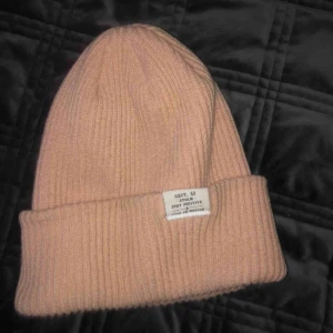  - Rosa mössa i ONE SIZE