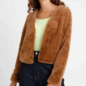  - Fluffig vårjacka från Gina.  Knappt använd. Kan mötas i Gbg eller frakta.☀️