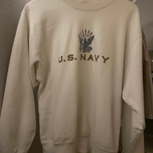 Sweatshirt - Fin sweatshirt köpt på plick för några månader sedan! Passar som en M