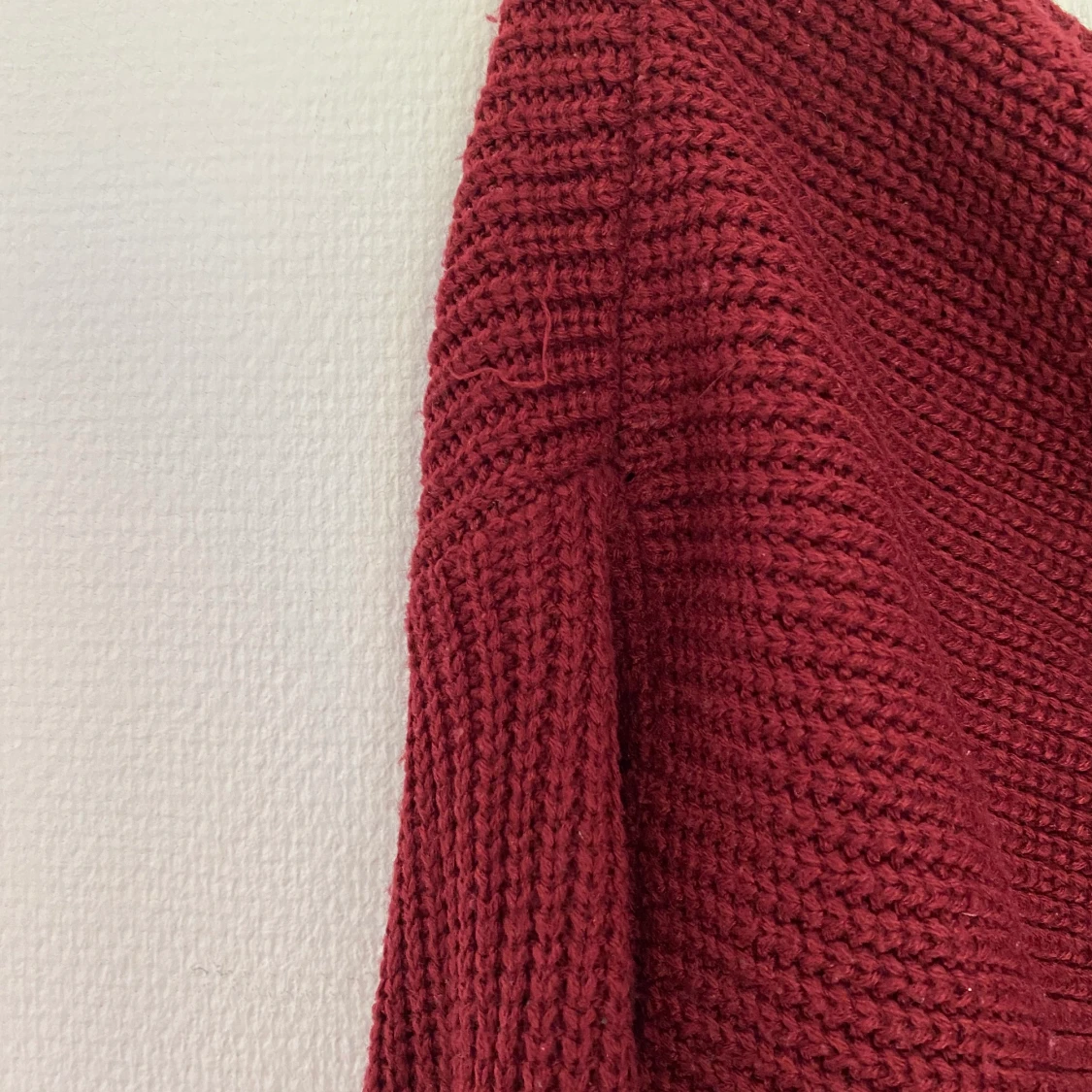 Vinröd stickad tröja  - 91