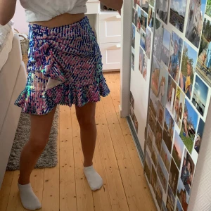 Kjol - Paljettkjol i från Zara. Endast använd 1 gång. Skriv för fler bilder. Finns inte längre att köpa!