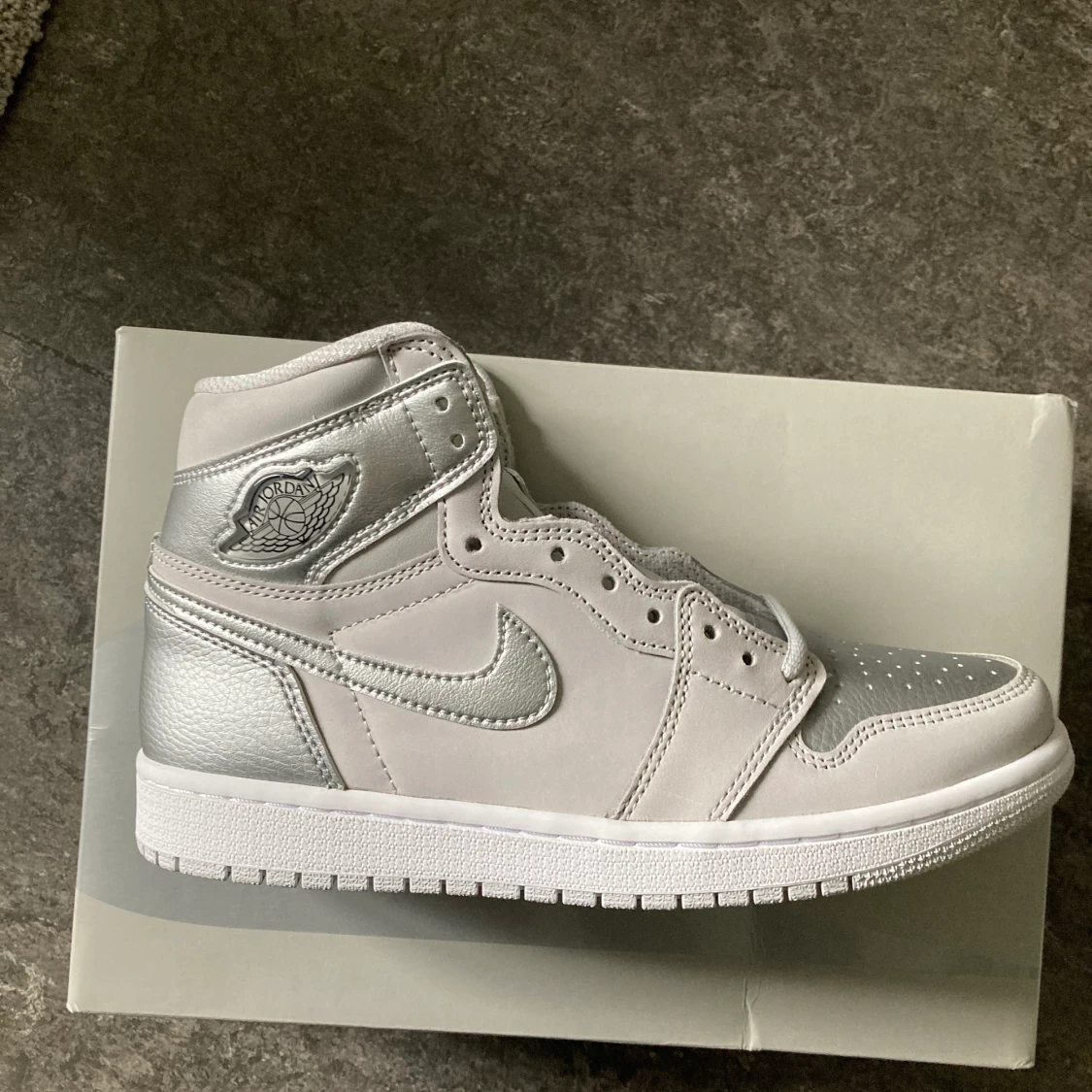 Jordan 1 High Japan Neutral gray US7,5