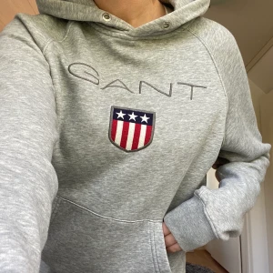 Gant hoodie - (Gratis frakt) Stretchiga skönt material, bra skick.