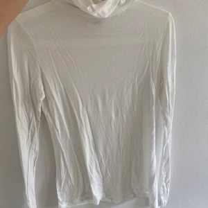 Vit polo  - Vit polotröja från kappahl!🤍🤍