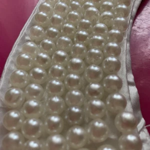 Krage - En extra som är enkel att sätta på för extra dekorativt med vita pärlor