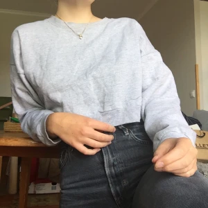 American apparel Cropped sweatshirt - Cropped sweatshirt från American apparel, one size Material: 90% bomull, 10% polyester 