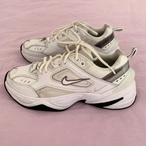 Nike M2k Tekno - Köpta för ca 1 år sen, köparen betalar frakt.