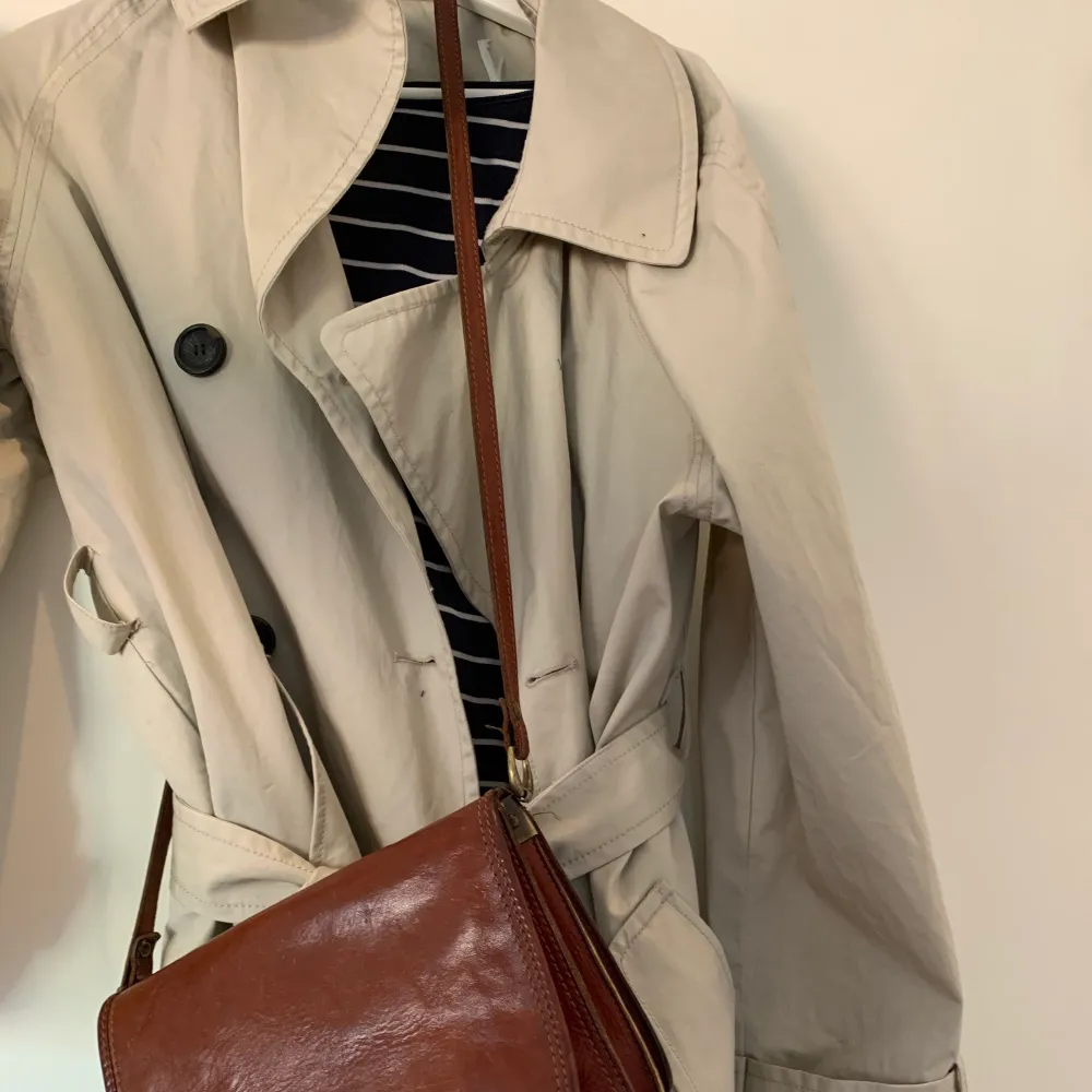 Beige trench perfekt till hösten 🌸. Jackor.