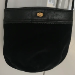 Söt väska - Väska jag köpt på second hand💓 får plats med allt nödvändig💅