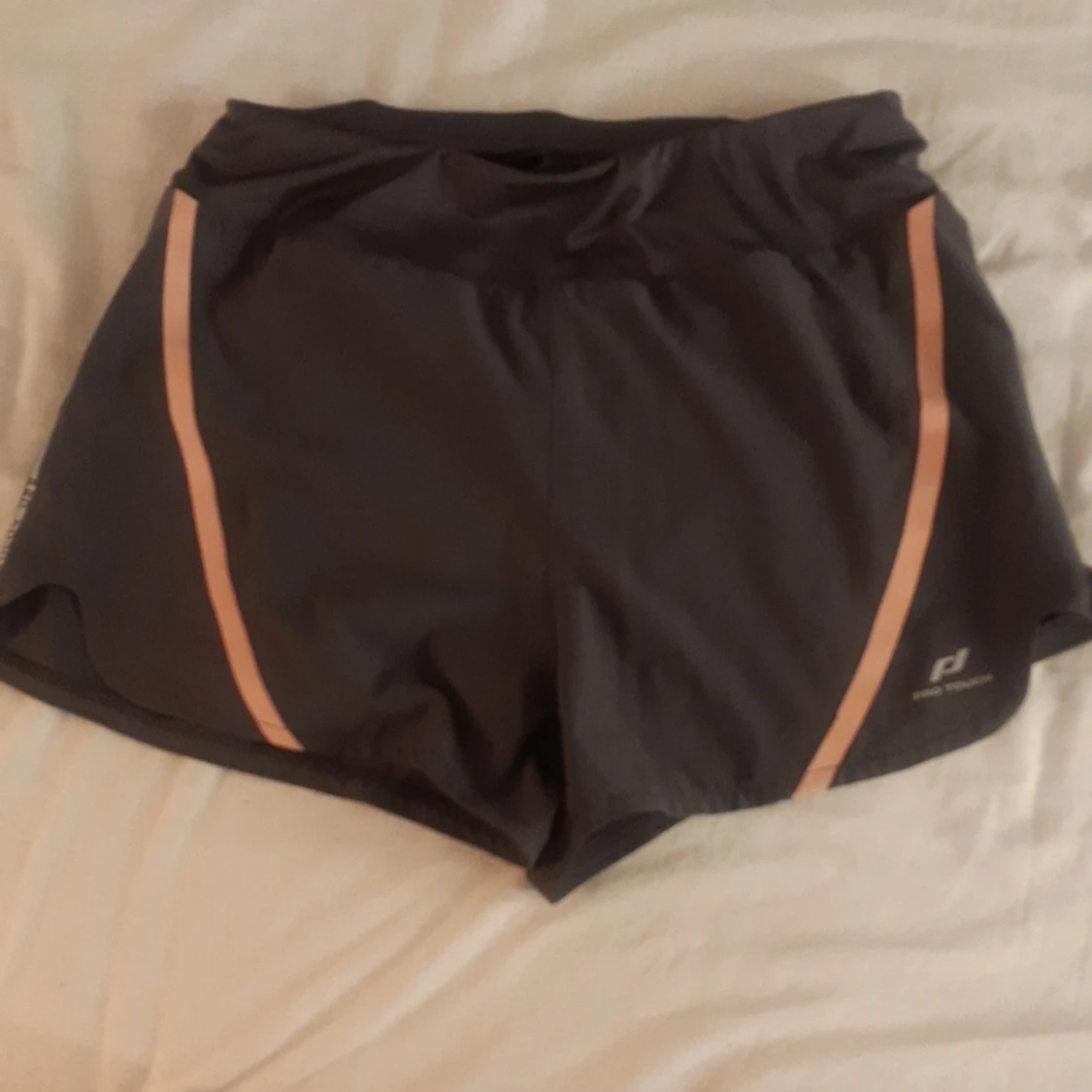 Gråa träningsshorts