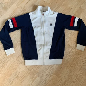 Fila tröja - Fila tröja, inte så använd 200kr
