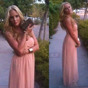Ny Nelly lång klänning coralrosa Dreamy Dress - Säljer helt ny klänning från Nelly i storlek 34, Coralrosa ny pris ca 700kr.  Frakt 66kr