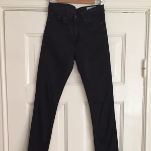  - Jeans från Crocket i storlek 27/34. Modell 322 slim