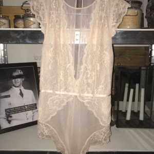  - Body i oanvänt skick. Frakt 14 kr