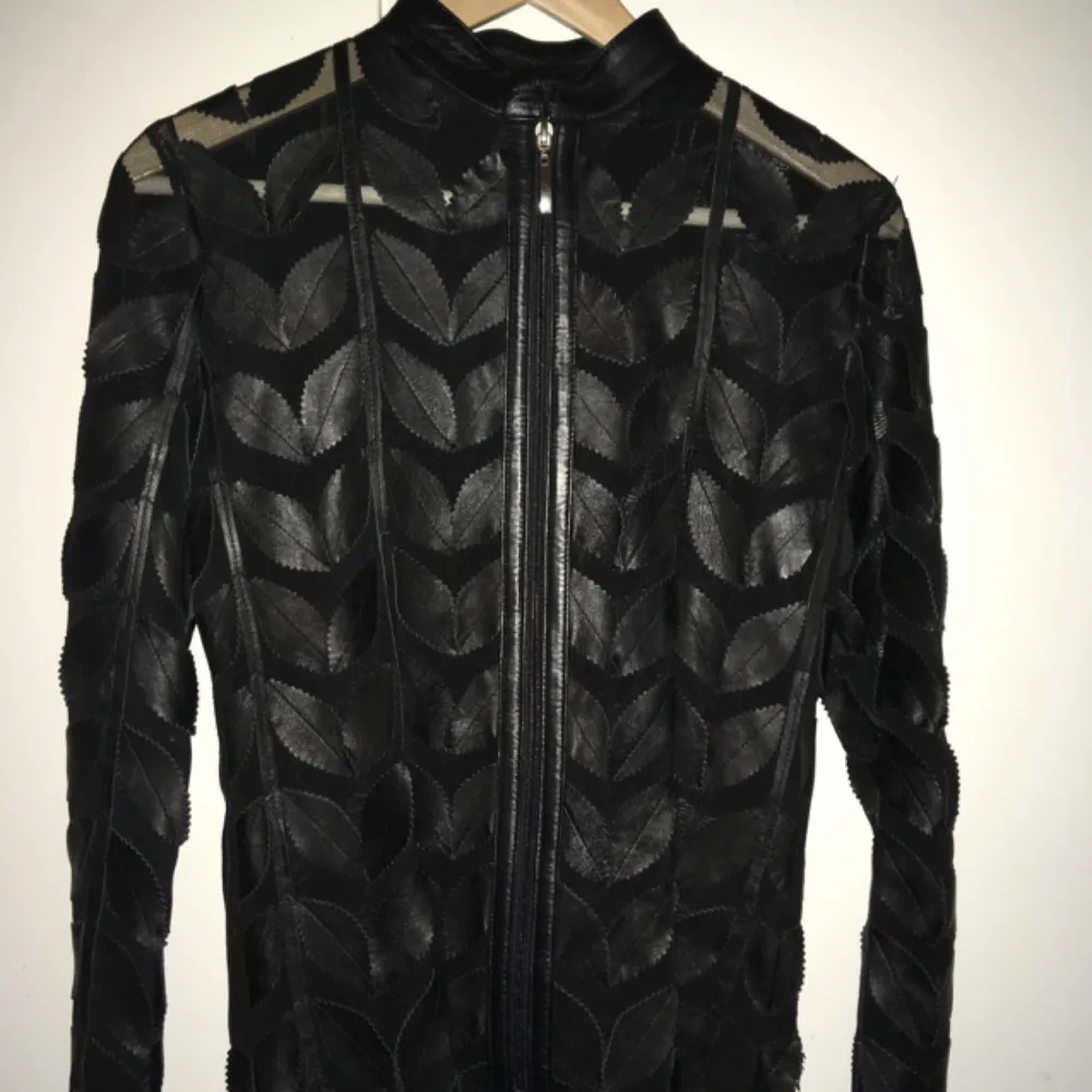 Elegant Aldrig använt -leather and transparet fabric- . Jackor.