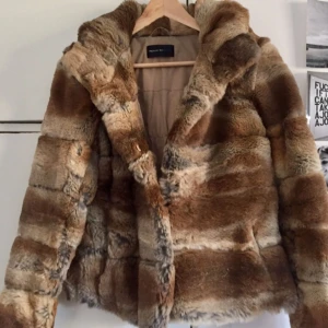  - Äkta päls rock n blue knappt använd supervapen och mysig! 