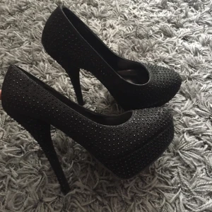  - Använda 1 kväll, super snygga till nyårsafton