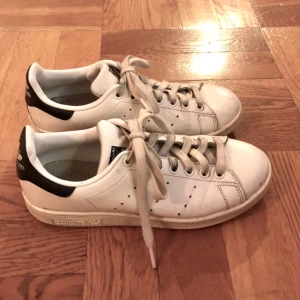  -  Adidas Stan Smith sneakers. Använda men ändå fräscha. 