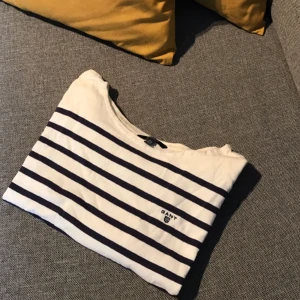  - En gant-tröja. Inköpt för 800kr✨