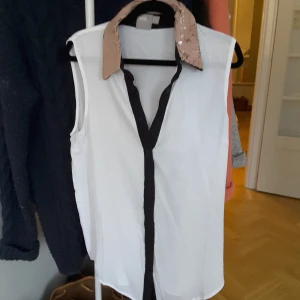  - Fin topp från Asos med paljettkrage
