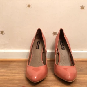  - Klackskor från Zara, oanvända. Strl: 40