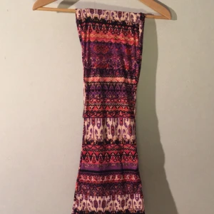  - Utsvängda byxor köpta på second hand, aldrig använda 