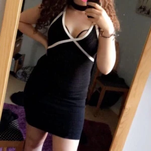  - Töjbar tight klänning från Bikbok Framhäver former väldigt bra