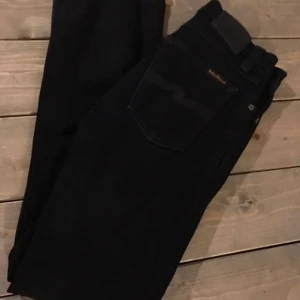  - I perfekt nyskick. Storlek W27, L32. Säljes då jag ej kommer i dem 😭 För små för mig. 