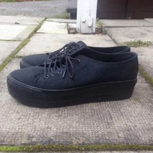  - Platåskor från Vagabond, sparsamt använda. 