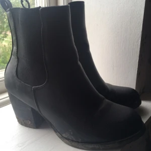  - Snygga (lite smutsiga är ej tvättade på bilden) klackar från dinsko!✨ Köparen står för frakten 