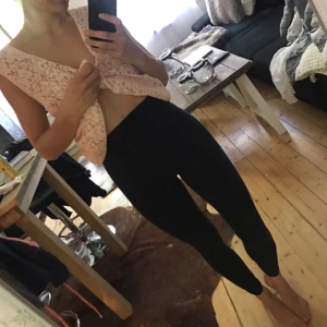  - Höga sköna tights från American Apparel. Hämtas i Gbg eller skickas med post. Köpare betalar frakt 