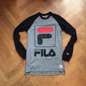 Långärmad T-shirt från Fila, inköpt på VOLT. storlek Small