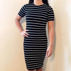  - Fodralklänning från H&M. Säljes för 50kr, frakt tillkommer. 