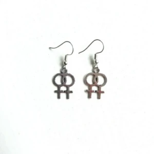  - Nickelfria silverpläterade örhängen. 2.5 cm stora utan krokar. 