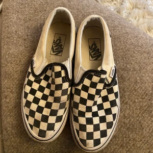 Rutiga vans  - Rutiga vans, slitna men har mycket kvar att ge. I storlek 36. Köpare står för frakt 
