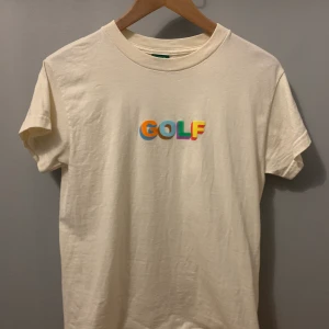 golf t-shirt - beige golftröja. Aldrig använd :) Högsta bud inte ink frakt är på 400:- 